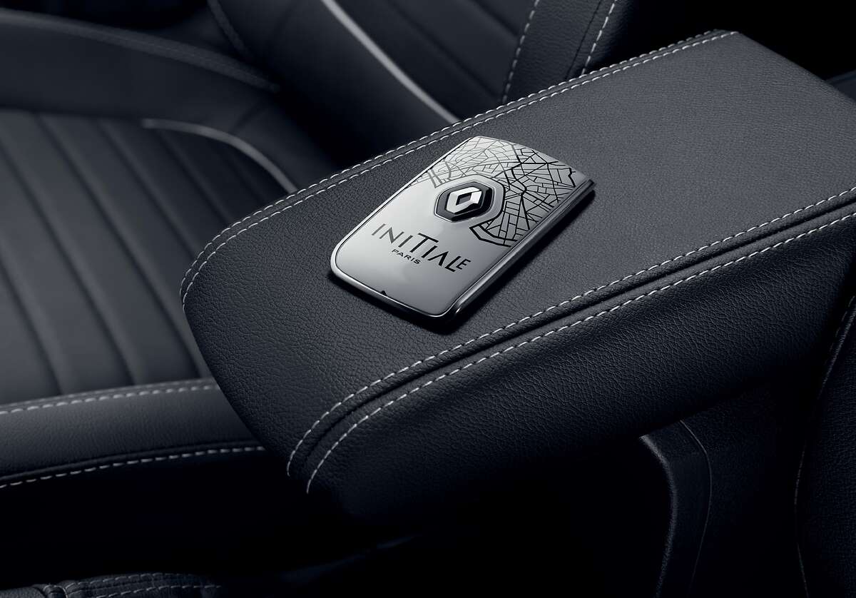 coque de badge Renault Initiale Paris