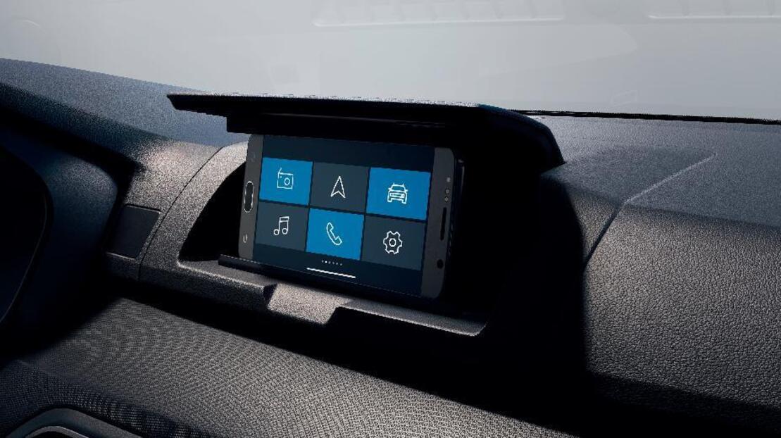 Media Control: rádio DAB com comandos no volante e ligação Bluetooth®
