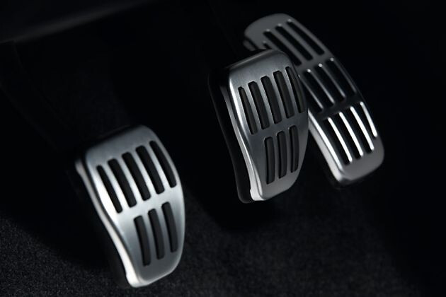 Sport pedals - Automatic gearbox - RHD 