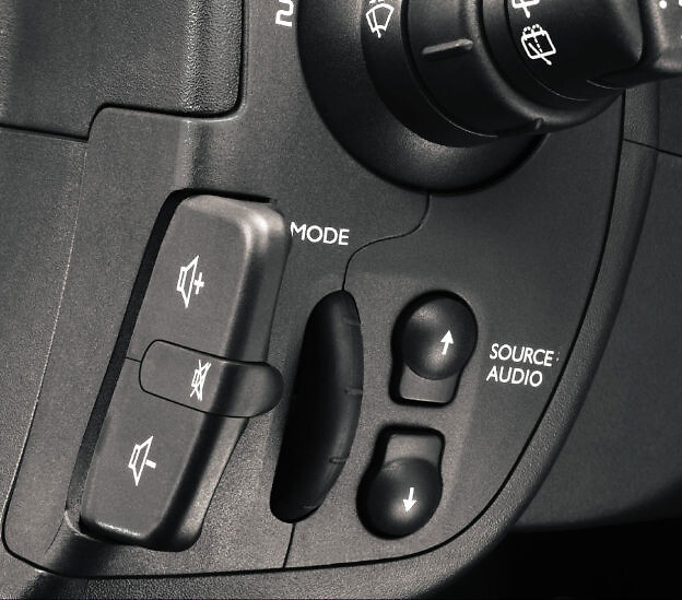 adaptateur satellite commandes au volant et afficheur Sony