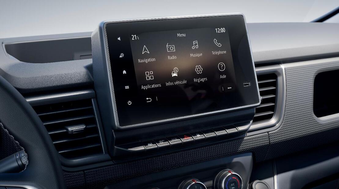 EASY LINK navigation with 8” touchscreen, DAB radio, Bluetooth and USB ports